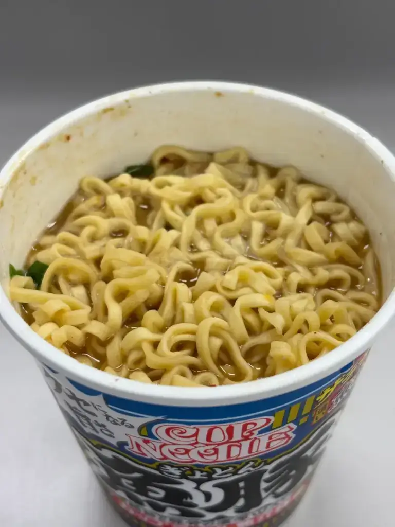 証拠写真：調理後の現場。濃厚スープに絡む麺が事件の核心を物語る